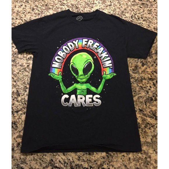 Nobody Freakin Cares Alien Graphic Tshirt Size Small - MAKE OFFER 🙂 - Picture 1 of 5